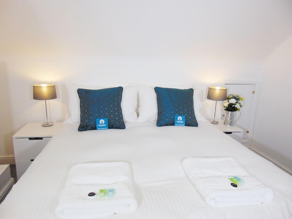 The Kings Gathering - Very Central Chester - Sleeps 9 - Chester Races Nights Out Sightseeing City view 2
