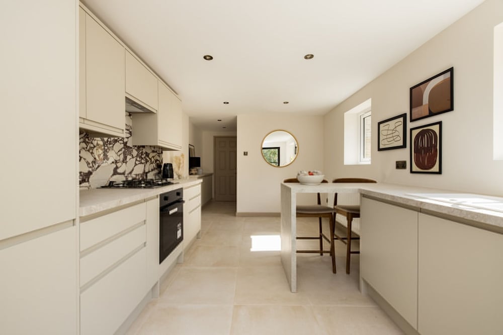 The Tyrwhitt Road Place - Lovely 2bdr Flat With Garden