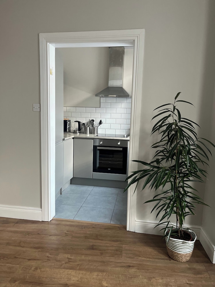 Apt - Sleeps 5 - Short Walk To Attractions