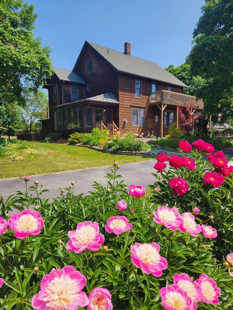 Chanticleer Guest House