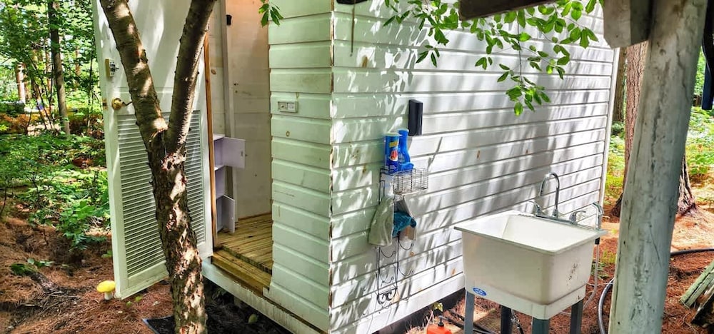 The Stabbin Cabin Grant Island w Boat Hottub Pet