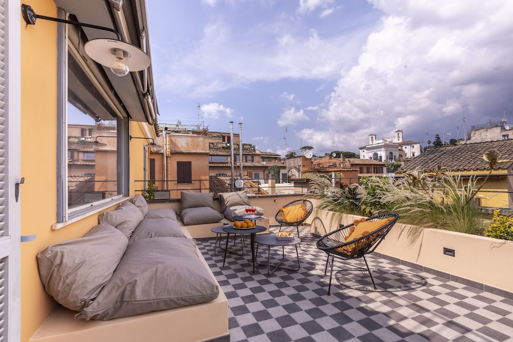 ROMAC - Condotti with terrace