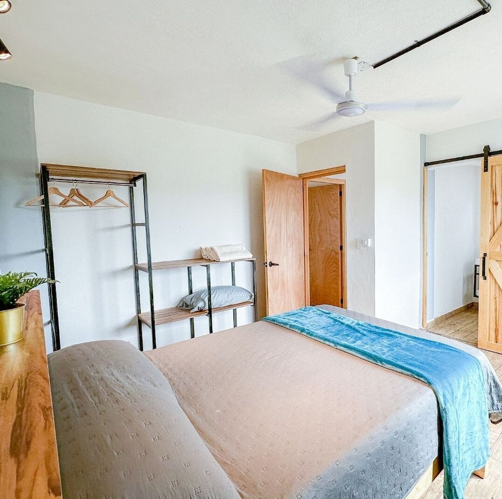 New Comfortable Retreat. Pool & BBQ