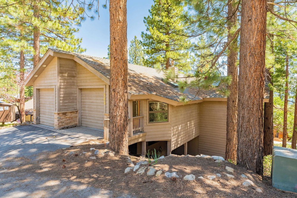 Crystal View by Avantstay Al Fresco Dining w/ View of Lake Tahoe + Crystal Bay