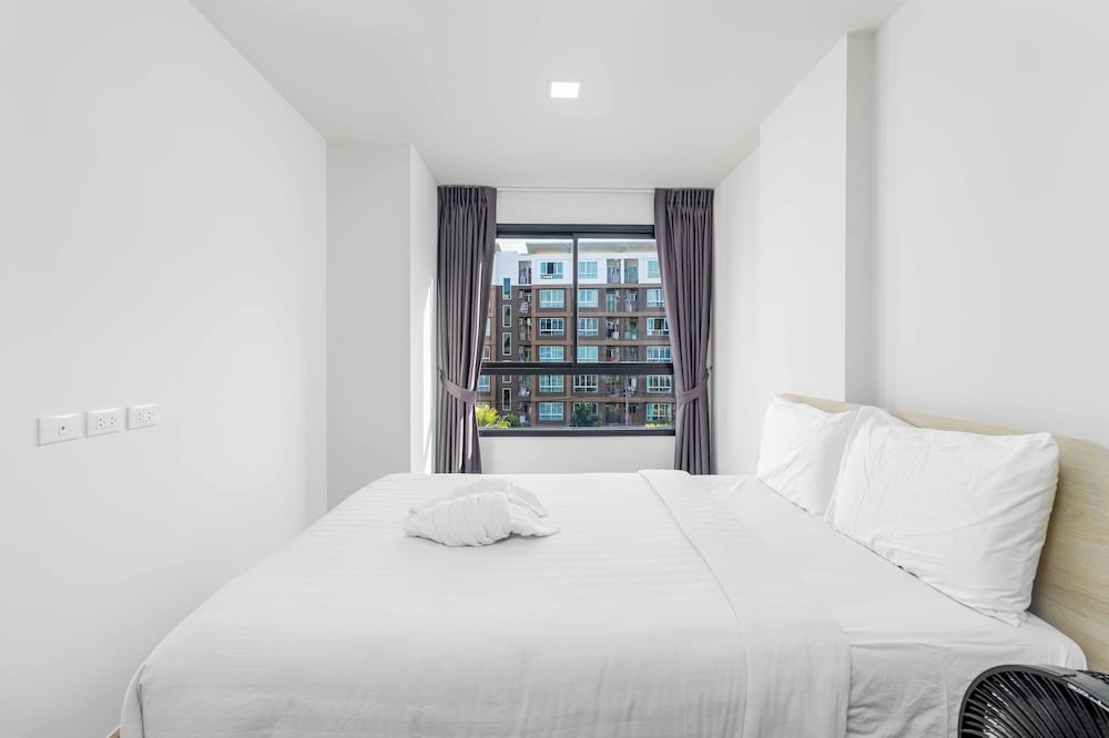 2BR Condo Pool and Full Gym C262
