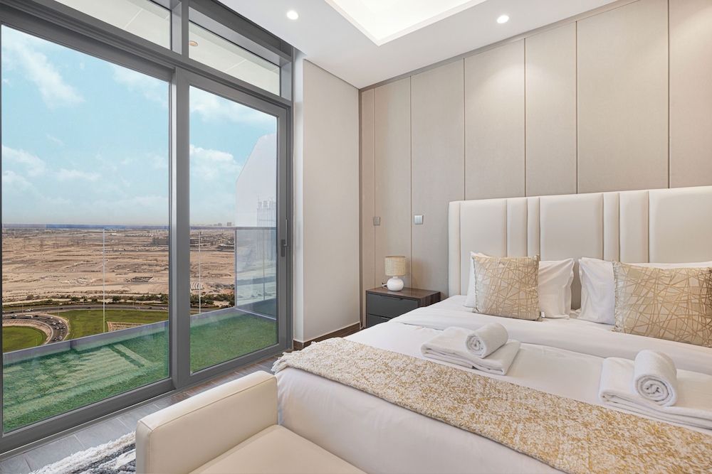 Nobles Suites by Hostiva - City View