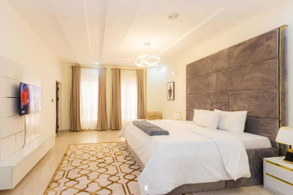 Furnished 4-bed House Lekki Phase 1 Lagos view 3