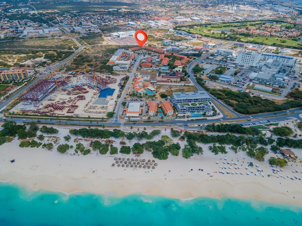 2BR 3min Walk 2 Eagle Beach Pool GYM Parking