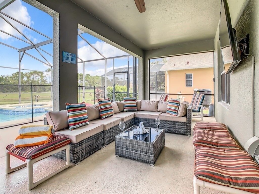 Elegant Emerald Island Getaway Pool, Spa & Games Close To Disney! 7 Bedroom Villa