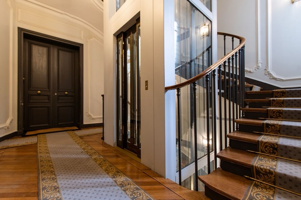 Splendid 5BR Family Apartment - Trocadero