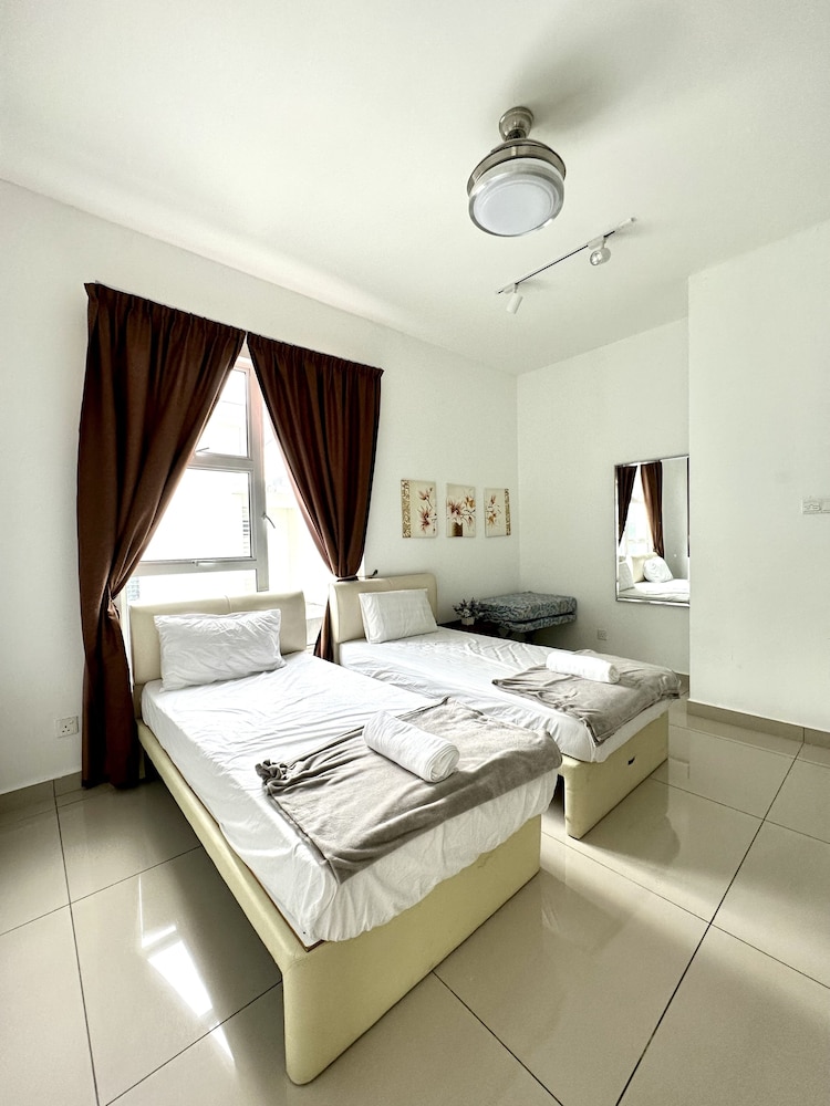 Lux Desaru Villa