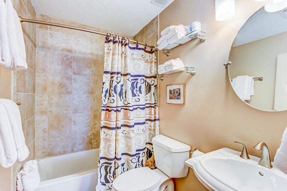 PALMS OF DUNE ALLEN 108 3 Bedroom Holiday Home by Five Star Properties