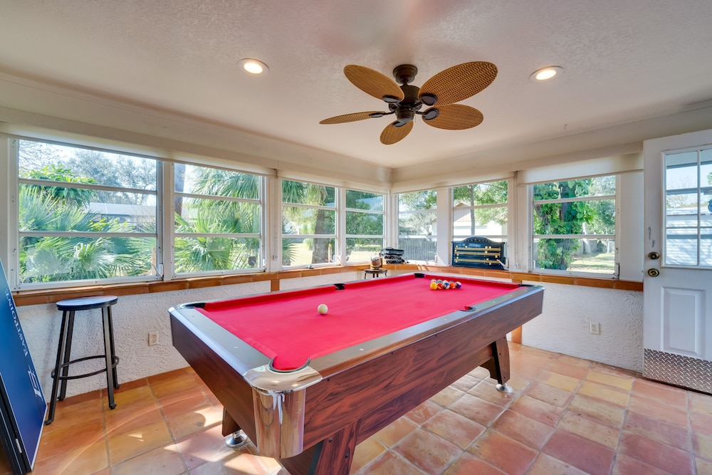 1-acre Backyard & Gym: Spacious Apopka Escape!