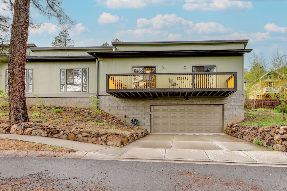 Spacious Flagstaff House: 1 Mi to Downtown! view 4