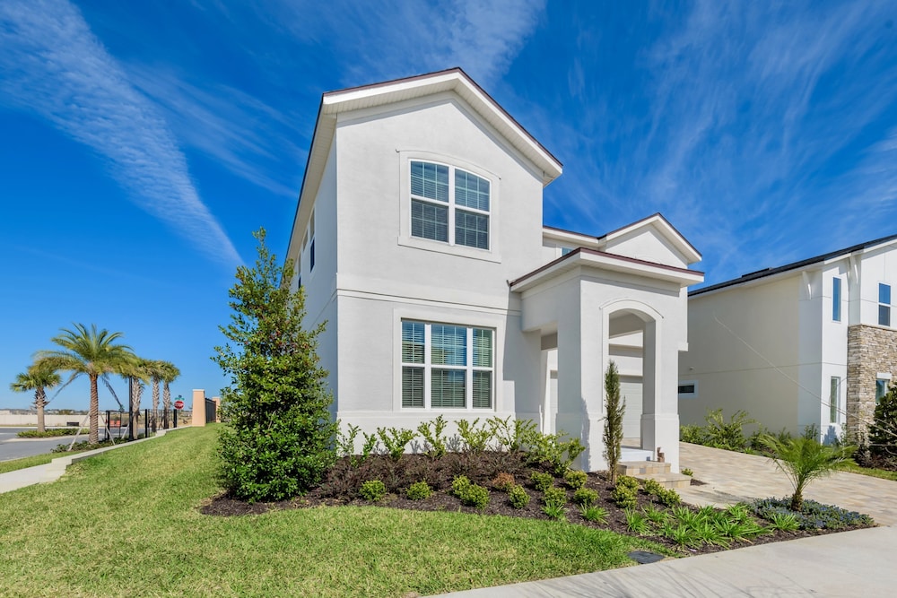 Exquisite 9bed 6.5ba Villa - Image 5