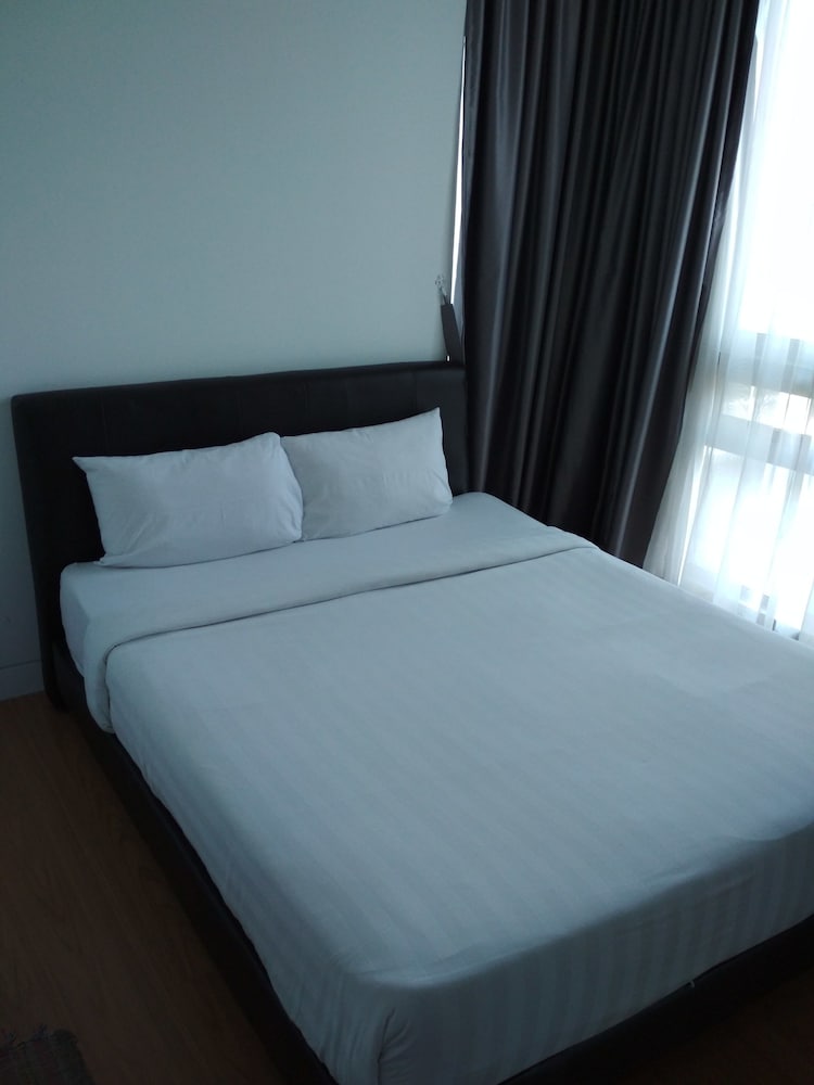 Queens Service Suite at Swiss Garden Residences