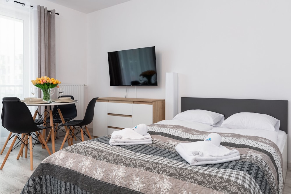 Cosy Łużycka Studio by Renters view 2