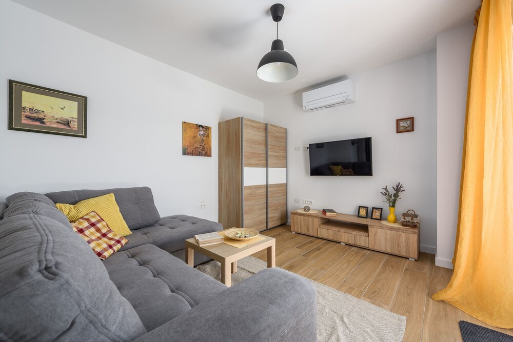 FAMILY APARTMENT HOUSE LUCIJA WITH POOL view 4