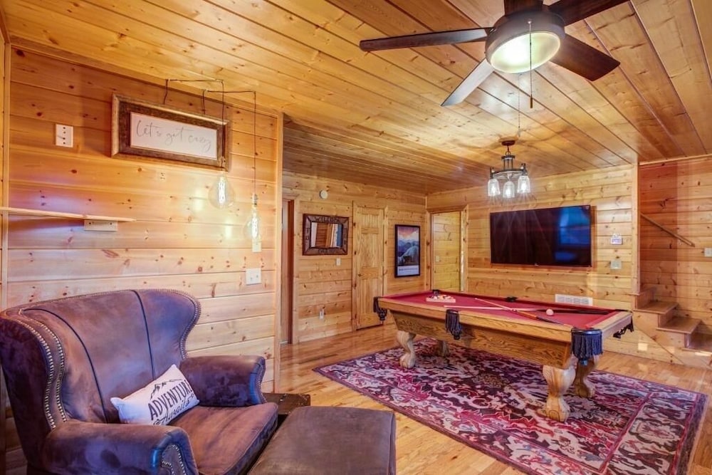 All Ya Need 4 Bedroom Cabin
