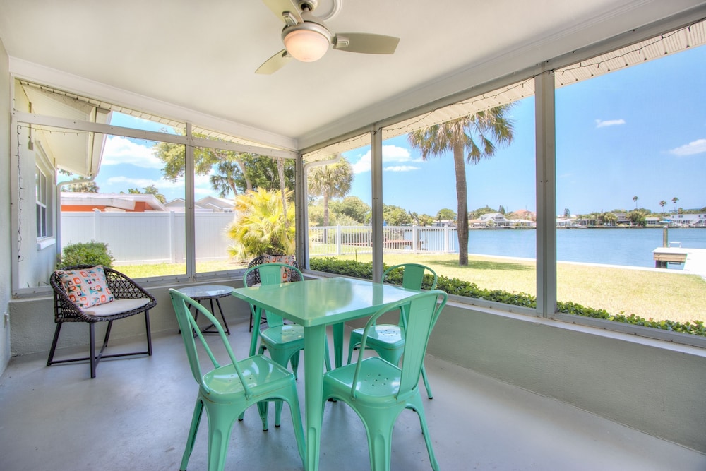Salt Life - Weekly Vacation Rental 2 Bedroom Home by Redawning view 3