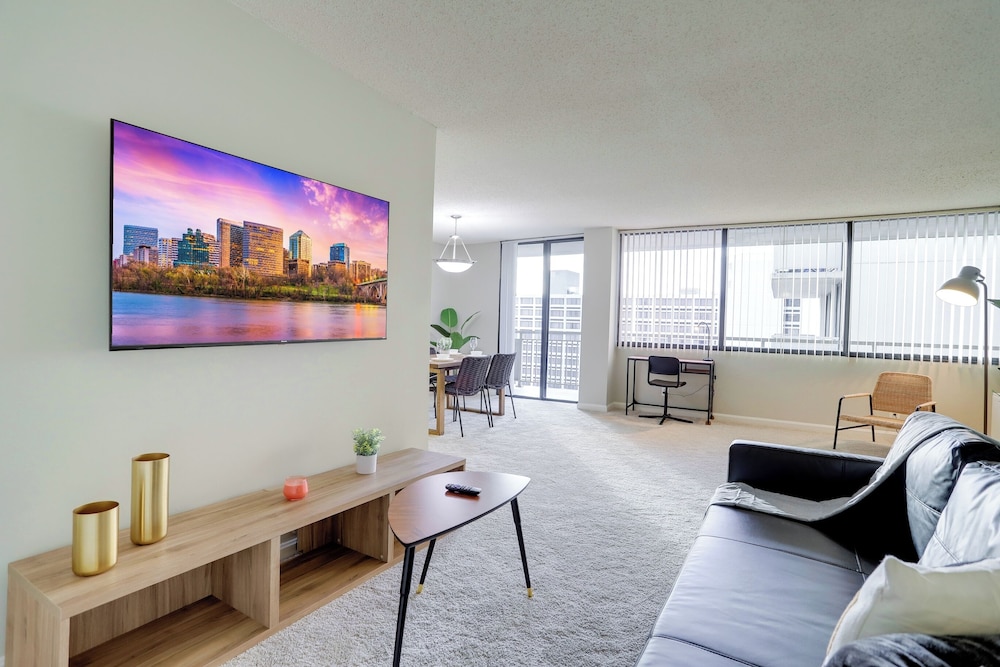 Modern Spacious Apt Crystal City