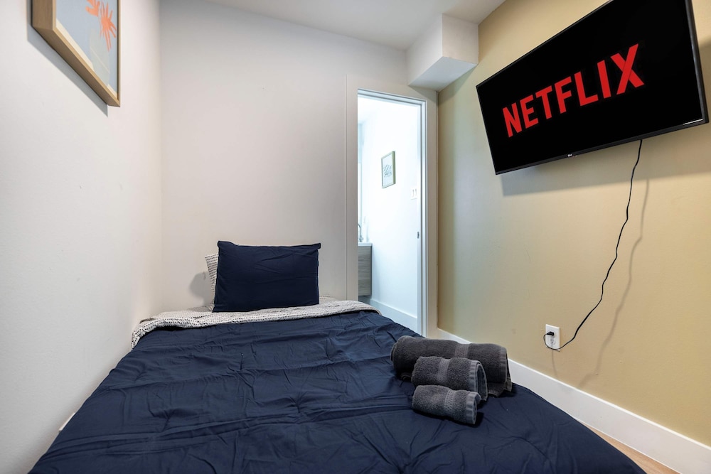 Urban Comfort King Bed Rooftop Backyard