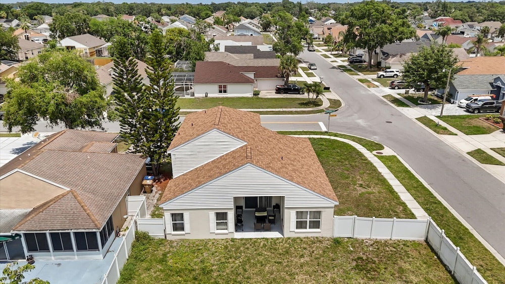 Upstay: Bright Family-friendly Retreat With Patio