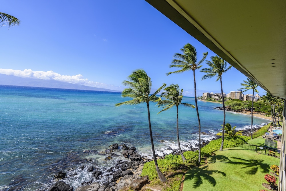 Noelani 304 3bdrm 2.5 Bath 3 Bedroom Condo by RedAwning view 3