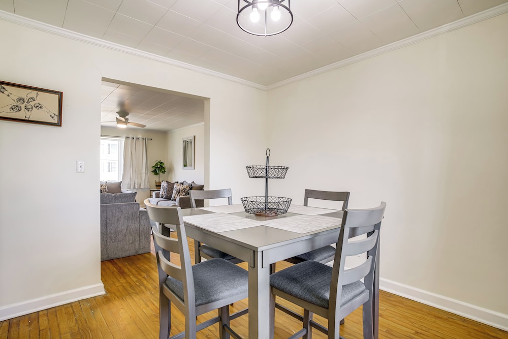 Cambridge Apt in Walkable Neighborhood
