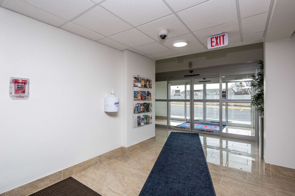 Peoria Vacations - Motel 6 Peoria, IL - Property Image 4