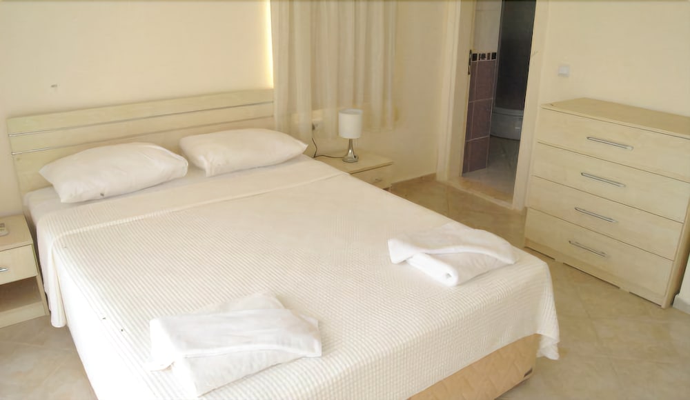 Turquoise Homes Adabuku 2 Bedrooms Pool