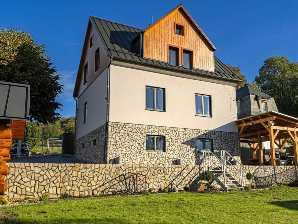 Spacious Villa With Swimming Pool