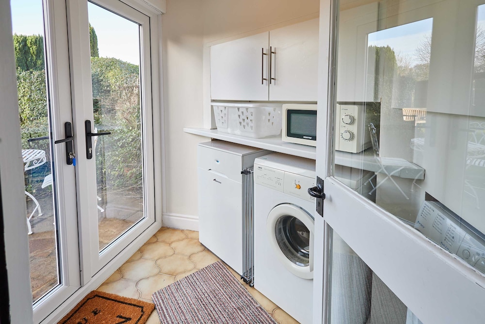 Host Stay Ailsa Cottage