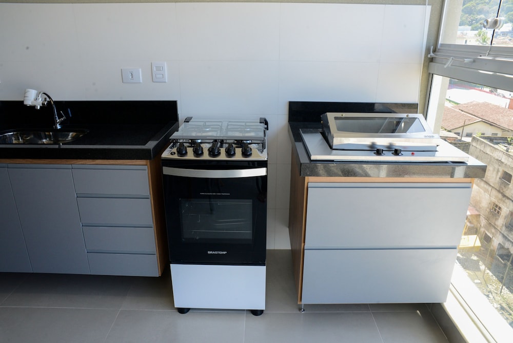 Apto c rea Gourmet a 300m da Praia das Toninhas