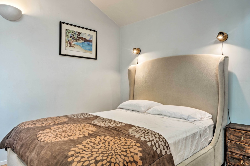 Ashland Vacations - Warm Inviting Ashland Cottage < Half-mile to SOU - Property Image 23