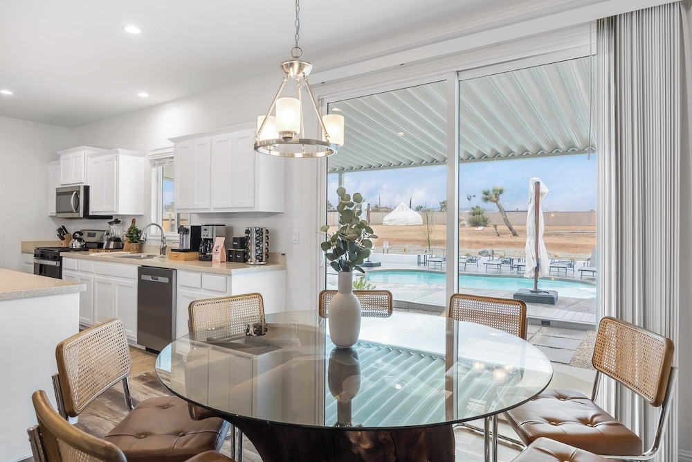 Pool, Spa, Pickleball & Piano Near Pioneertown Harmony House by Avantstay
