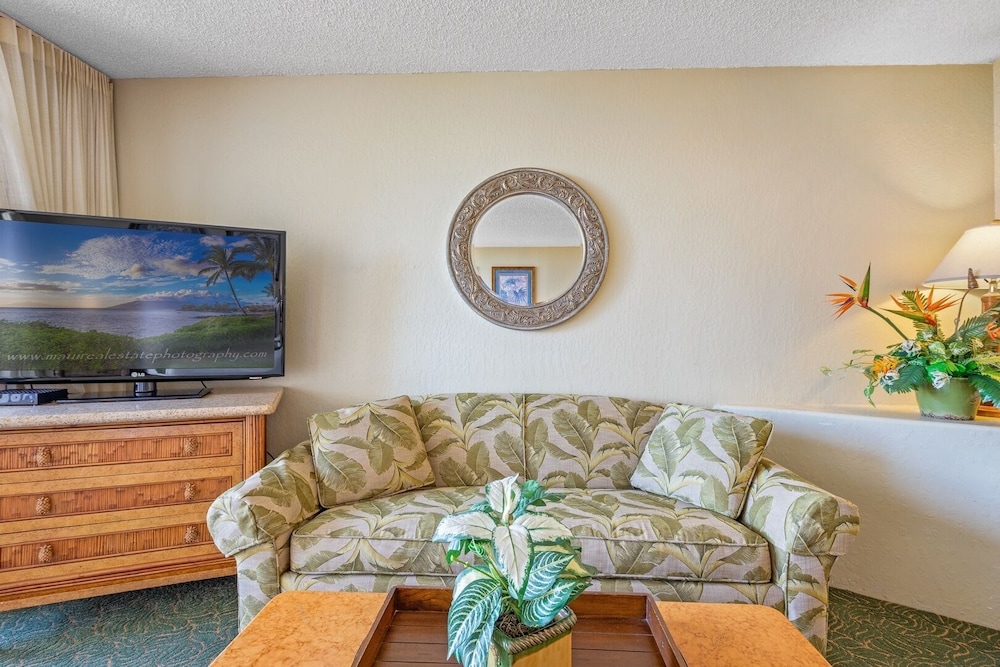 Kaanapali Shores Studio 742 Studio Bedroom Condo by RedAwning