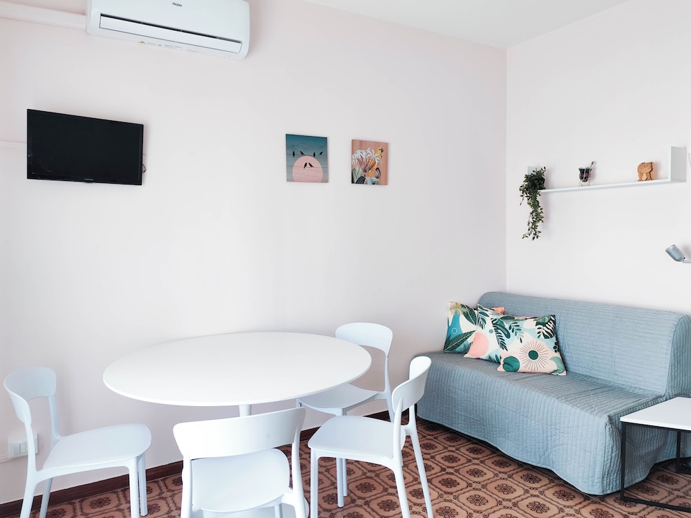 Studio With Balcony and Pool Access