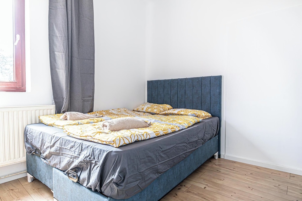 Cozy House Terrace &Garden Sleeps 34