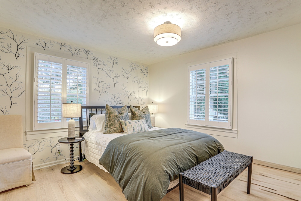 Walk Downtown & Canton Street: Roswell Retreat!