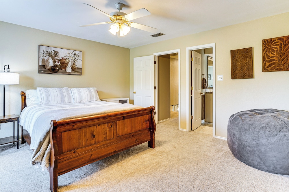 Patio & Yard: Family Home 12 Mi to At&t Stadium!