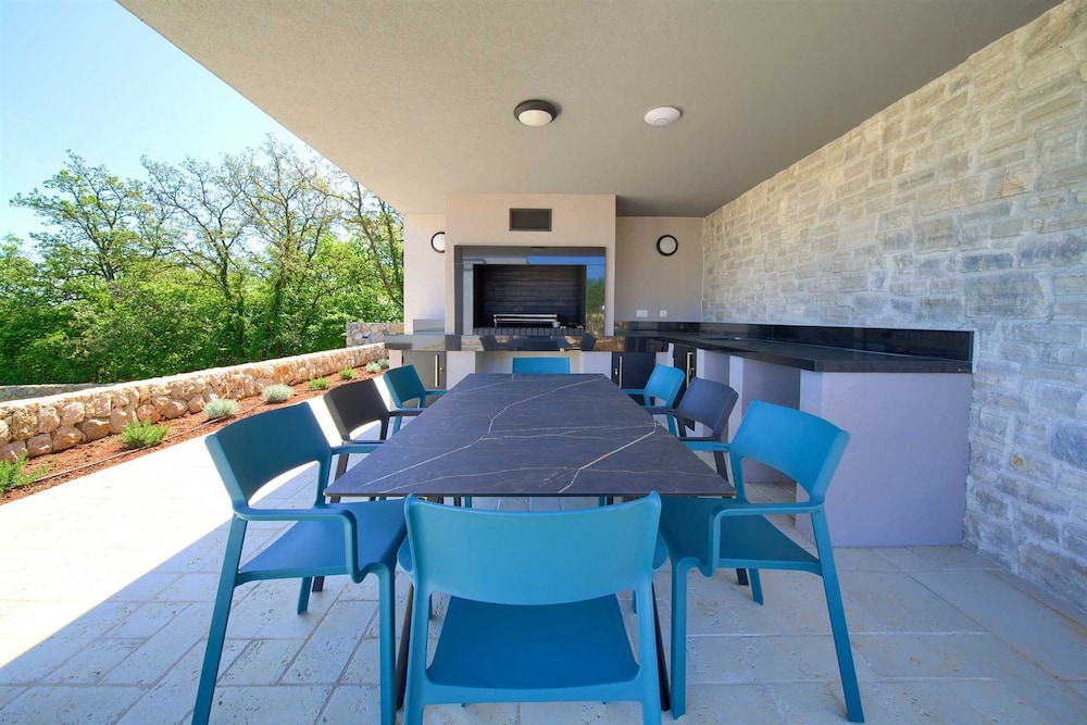 Villa Astrum With Heated Pool Jacuzzi and Sauna