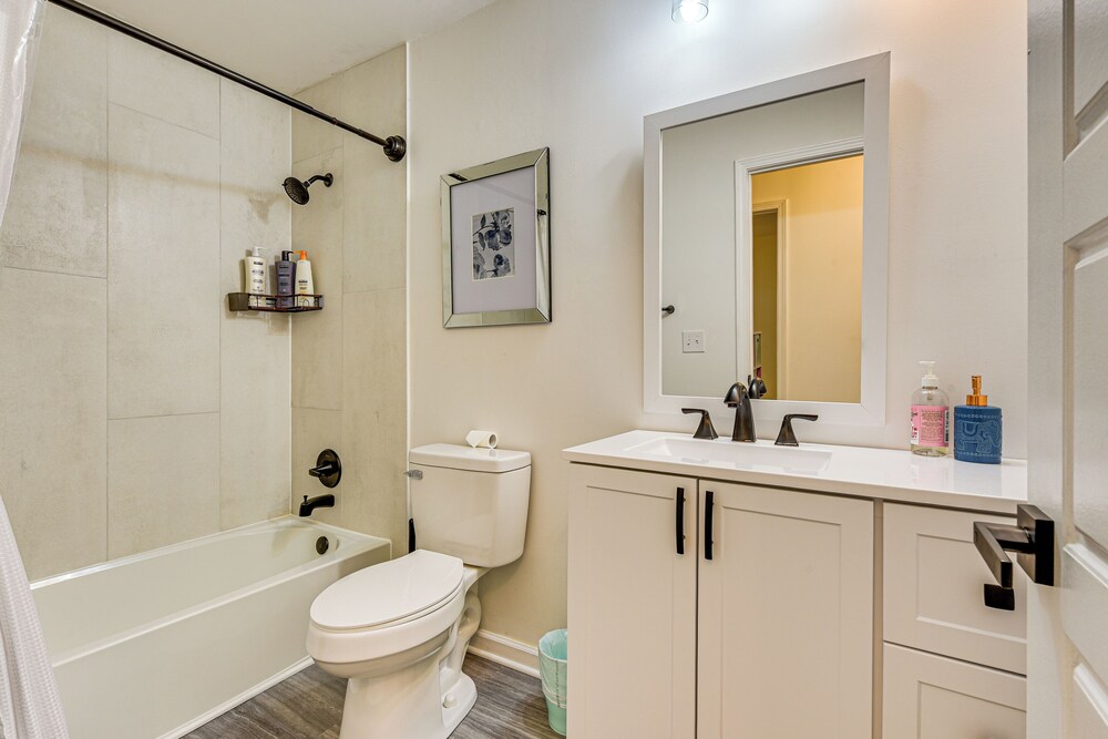 10 Mi to Uptown Charlotte: Family Home w/ Backyard
