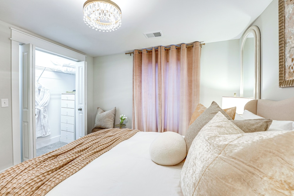 Serene & Updated Escape: 1 Mi to Heritage Landing