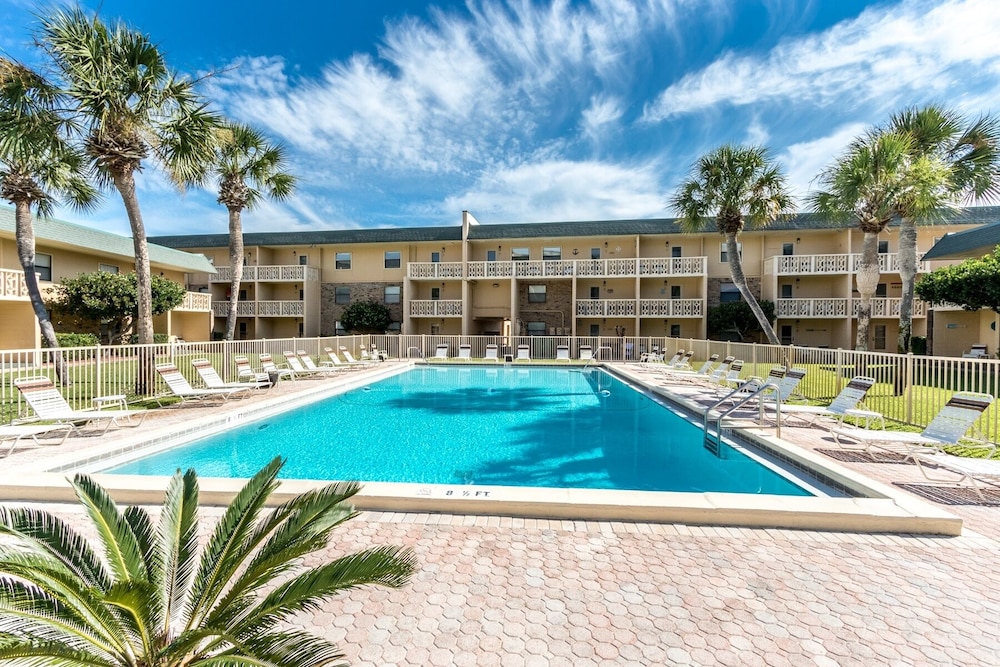 Venus 208 1 BR on Okaloosa Island with Gulf Front Access by RedAwning