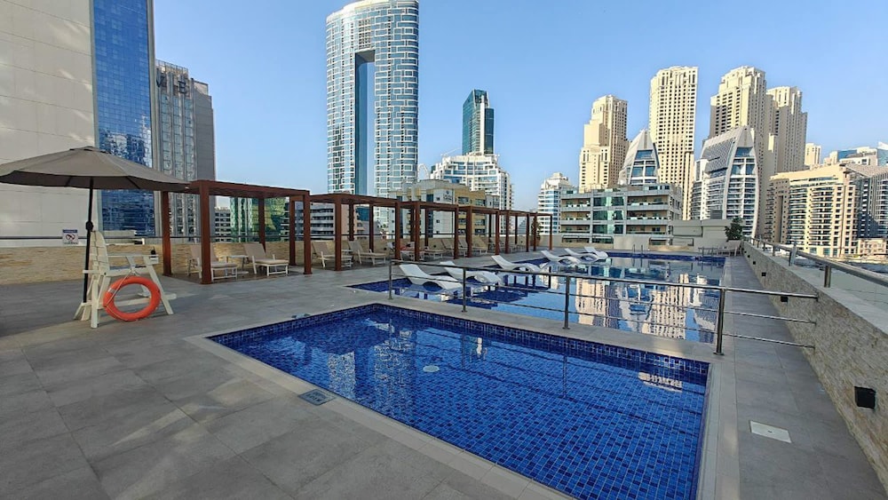 Lovely and Spacious 1BR in DEC Tower Near Marina Walk