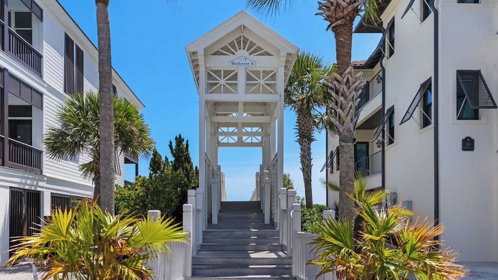 Lakefront Haven in Carillon Beach