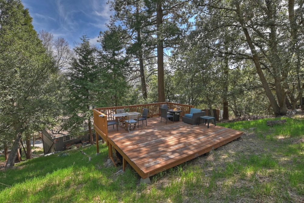 The Lazy Bear Cabin - For 6!