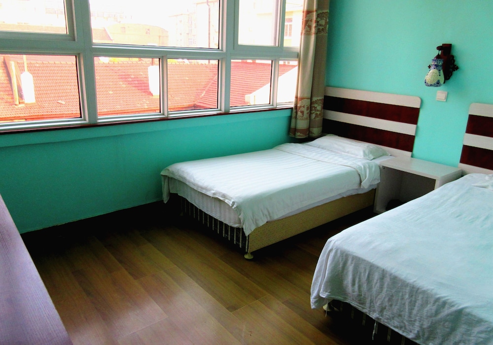 25 Four Seasons Youth Hostel