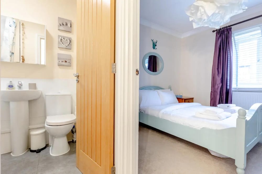Charming 1BD Retreat With Garden Area, Greenwich!